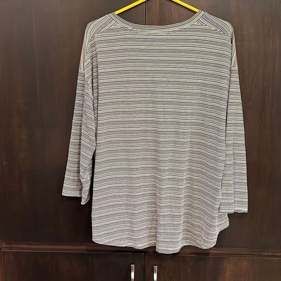 ATHLETA CLOUDLIGHT STRATUS STRIPED TOP SIZE 1X - Picture 3 of 5